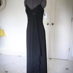 NWT Delaru dress Gown size 7 Black designer gown